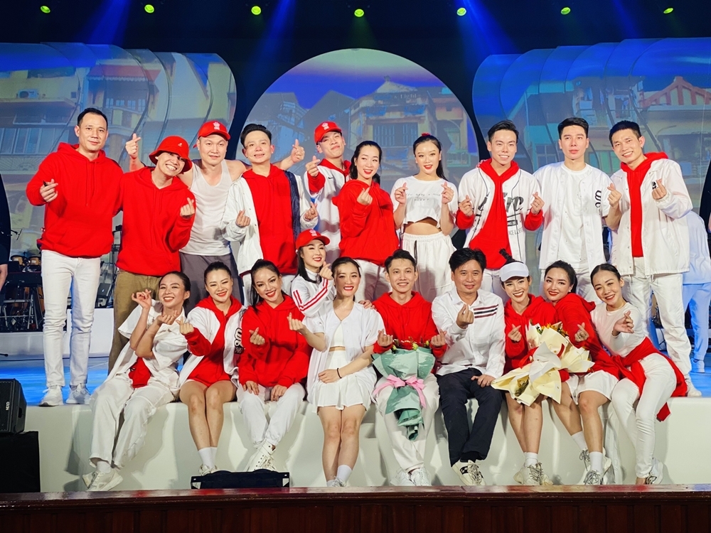 Khánh Linh, Dương Cầm và Nhà hát CMN Thăng Long bội thu giải thưởng