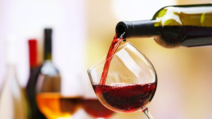 Cảnh giác với nguồn hàng rượu vang giả, nhái: 4 điều cần biết khi 'chốt đơn'