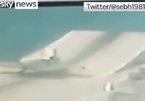Lộ khoảnh khắc chiến cơ F-35 của Anh lao xuống biển