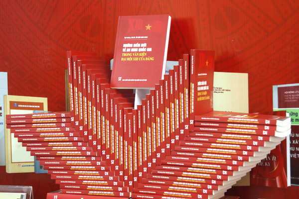 Ra mắt sách 'Những điểm mới về an ninh quốc gia trong Văn kiện Đại hội XIII của Đảng'