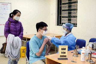Hà Nội tạm ngừng tiêm vắc xin cho học sinh cấp 2 trước thông tin gia hạn