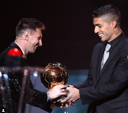 Messi bị ốm sau Quả bóng vàng, Suarez tiết lộ điều M30 ghét ở Paris