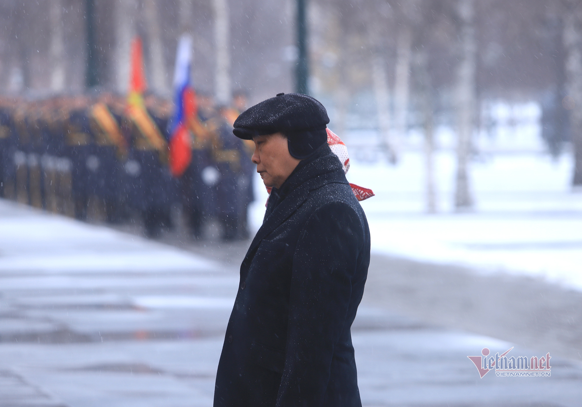 Chủ tịch nước dâng hoa tại tượng đài Bác Hồ, viếng Lenin ở Moscow