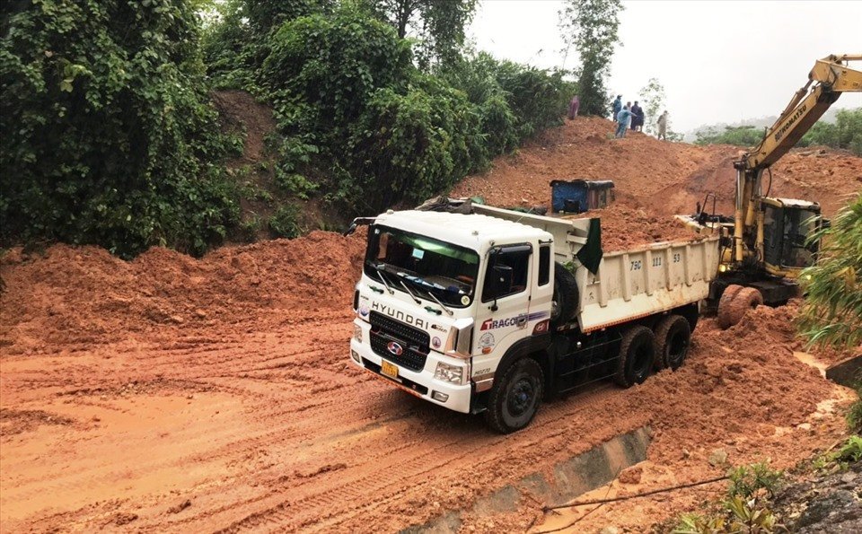 Báo động sạt lở, hạn chế đi lại trên quốc lộ 27C nối Nha Trang - Đà Lạt