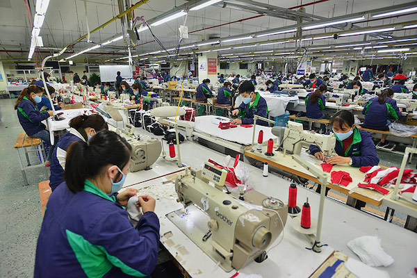 Người Việt cần vươn lên làm chủ nhìn từ bất lợi thâm dụng lao động