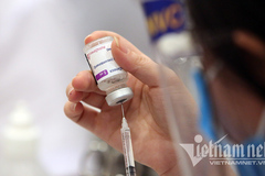 Trường học Hà Nội 'mất ngủ' lo tiêm vắc xin cho học sinh