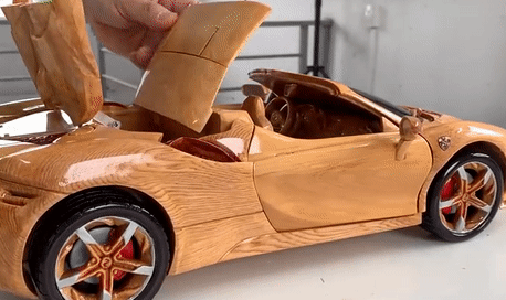 Từ khối gỗ thô sơ, thợ mộc Việt chế mô hình siêu xeFerrari như thật