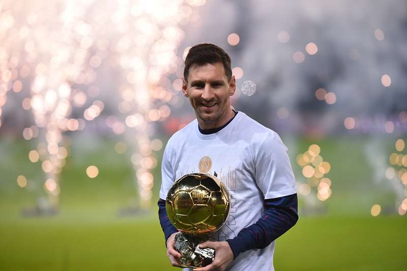 Messi 'rửa' bóng Vàng, PSG hòa thất vọng