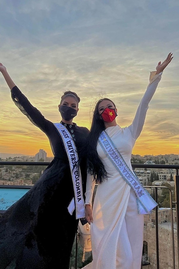 Kim Duyên nổi bật bên dàn mỹ nhân Miss Universe 2021