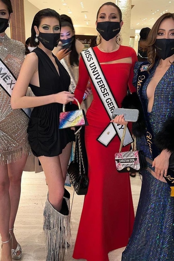 Kim Duyên nổi bật bên dàn mỹ nhân Miss Universe 2021