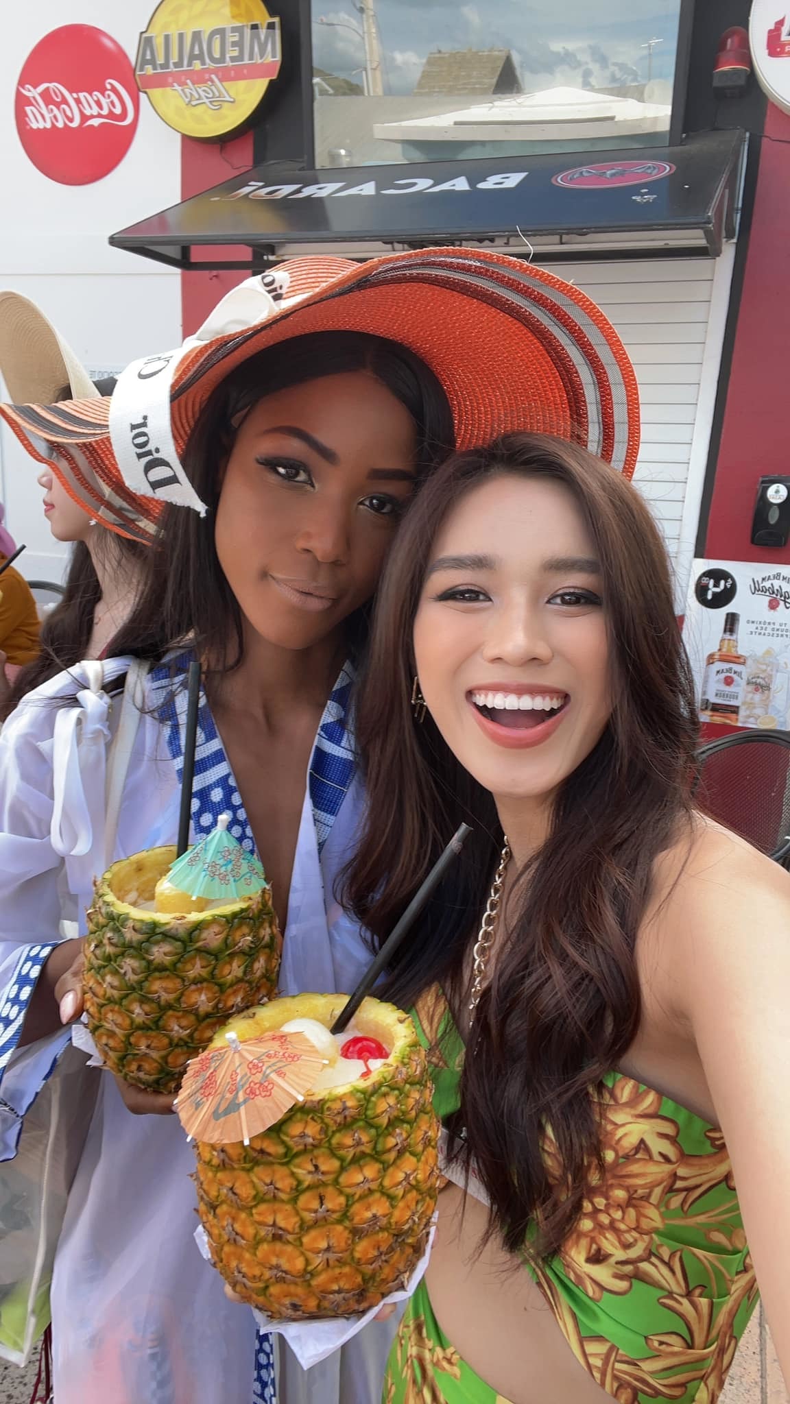 Miss World 2021: Đỗ Thị Hà bị ong đốt khi ghi hình ở bờ biển