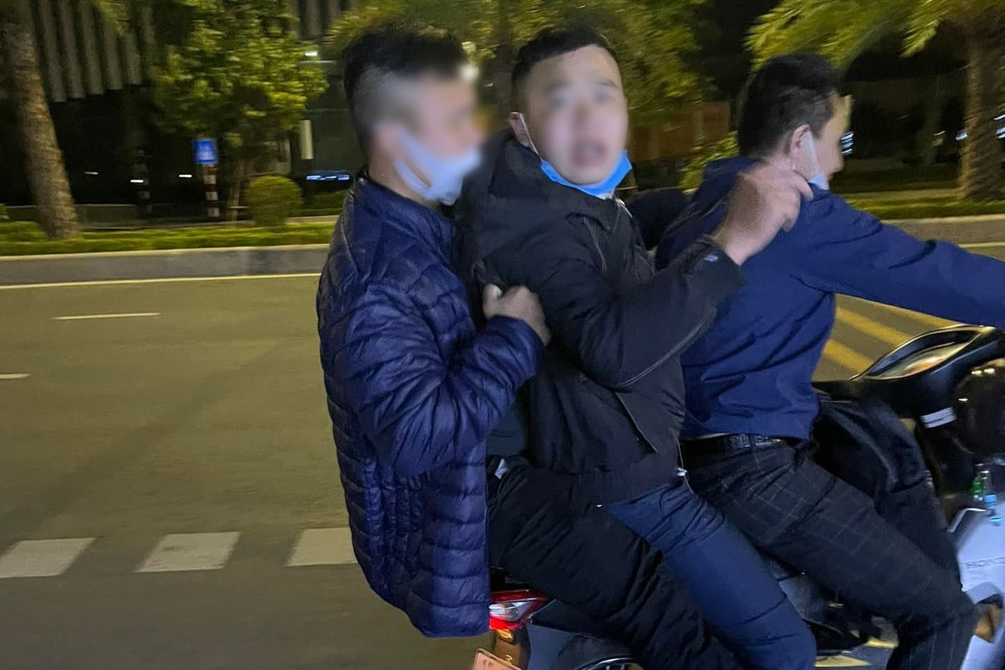 Cô gái ở Hà Nội tố bị nhóm thanh niên trêu ghẹo, tát thủng màng nhĩ