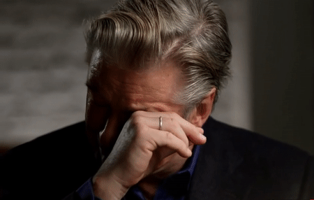 Alec Baldwin khóc nấc trong phỏng vấn đầu tiên sau khi bắn chết quay phim