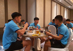 Tuyển Việt Nam xơi... cơm hộp tại khách sạn hạng sang ở Singapore