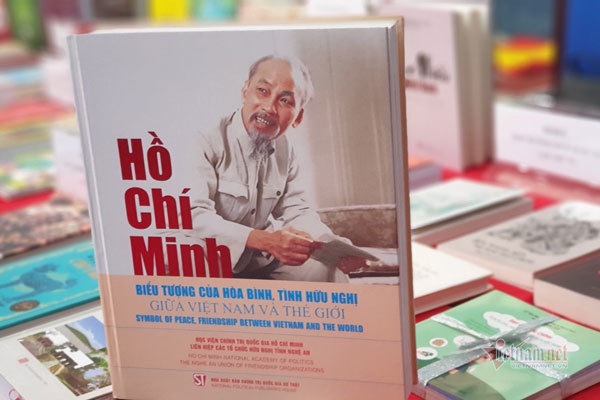 Giải B Sách quốc gia: Hồ Chí Minh - nhà ngoại giao thiên tài
