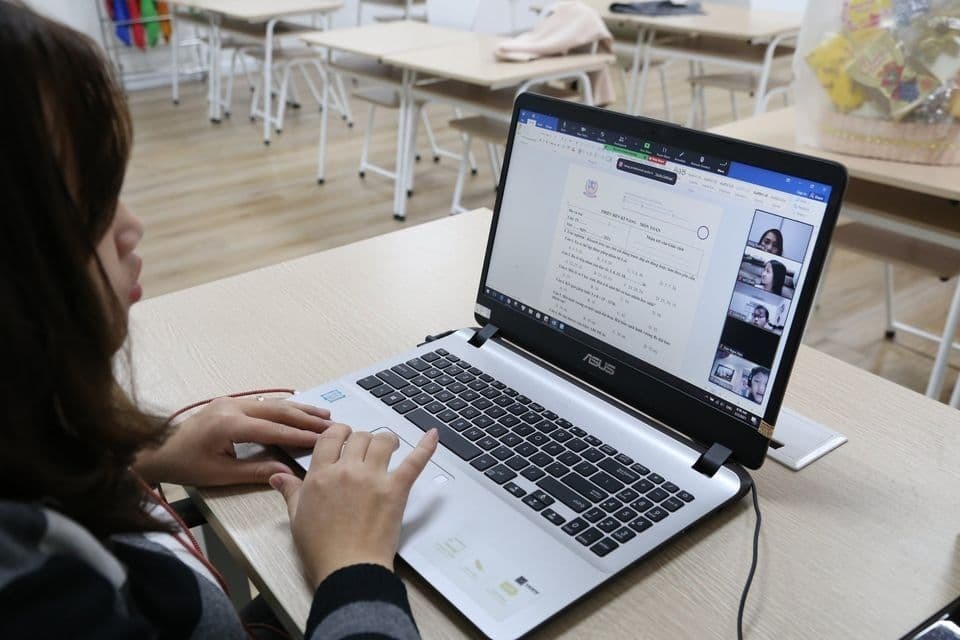 Doctors warn of psychological disorders among students because of long-term online study