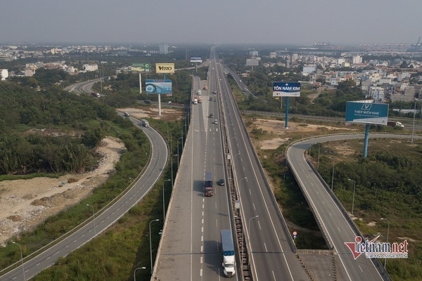 Thu hồi đề xuất mới có bằng lái chạy ô tô dưới 60km/h, không được vào cao tốc