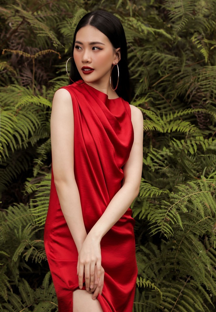 Siêu mẫu Quỳnh Hoa quyến rũ với váy áo mùa đông của Adrian Anh Tuấn