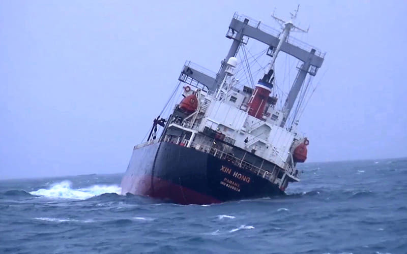 Tàu nước ngoài đang trôi dạt tự do trên biển Bình Thuận