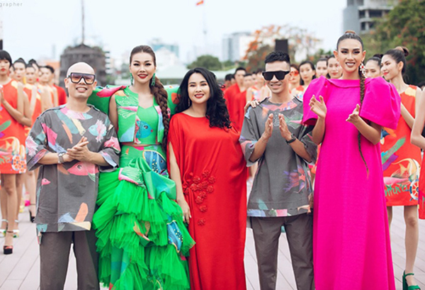 Vũ Ngọc & Son: Cuộc dạo chơi với những gam sắc màu