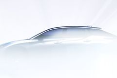 Đường nét 'sắc như dao cạo' trên chiếc xe điện đầu tiên của Lexus