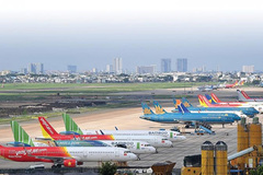 Vietnam cautious about resuming international flights amid Omicron threats