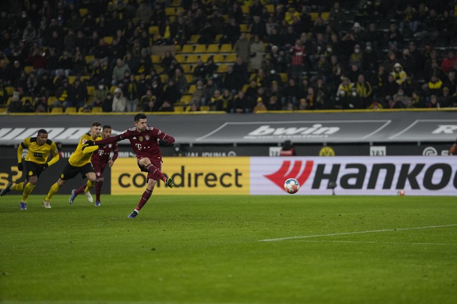 Lewandowski chói sáng, Bayern thắng kịch tính Dortmund