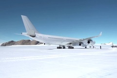 Xem máy bay Airbus lần đầu hạ cánh trên băng ở Nam Cực