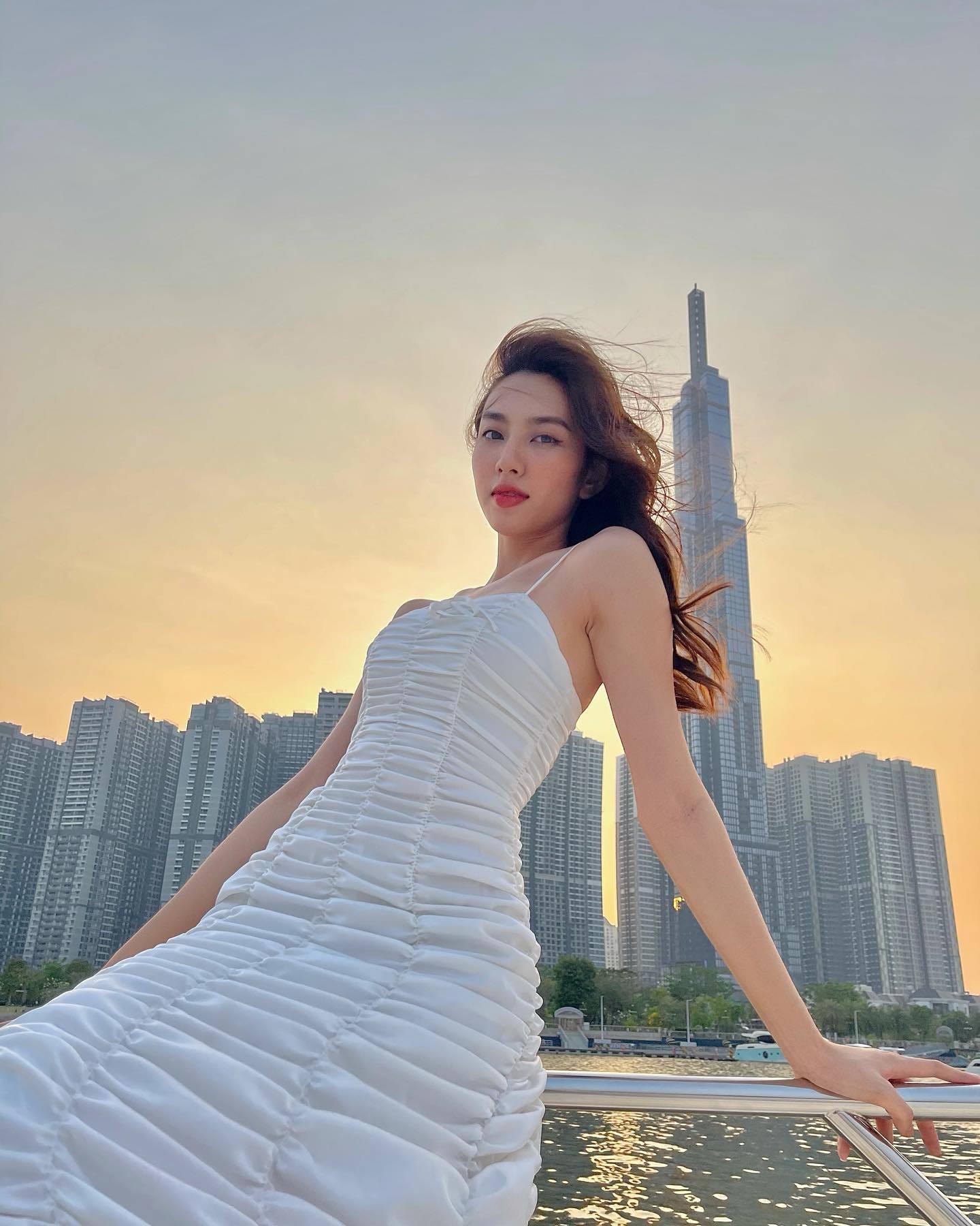 Vẻ ngoài khó nhận ra của Hoa hậu Hòa bình Quốc tế Thùy Tiên