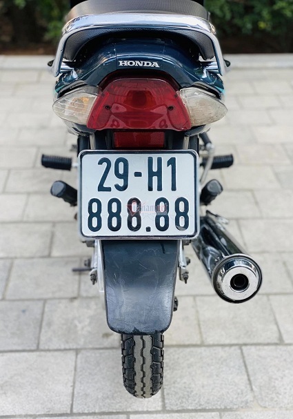 Xe máy 'cổ lỗ sĩ' Honda Future đời 2004, chủ rao giá 389 triệu