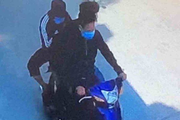 Nhóm đối tượng tuổi teen cướp giật túi xách giữa ban ngày