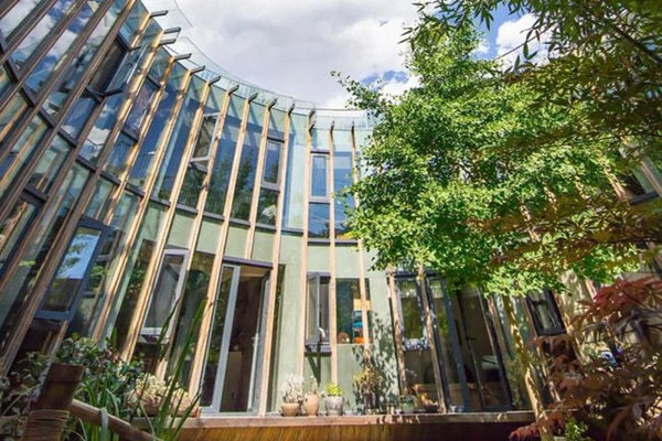 Giám đốc bỏ phố về làng, cải tạo nhà đổ nát để trồng rau, sống an yên