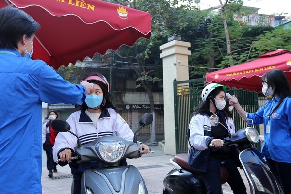 Hàng loạt trường ở Hà Nội dừng học trực tiếp vì F0 quá nhiều