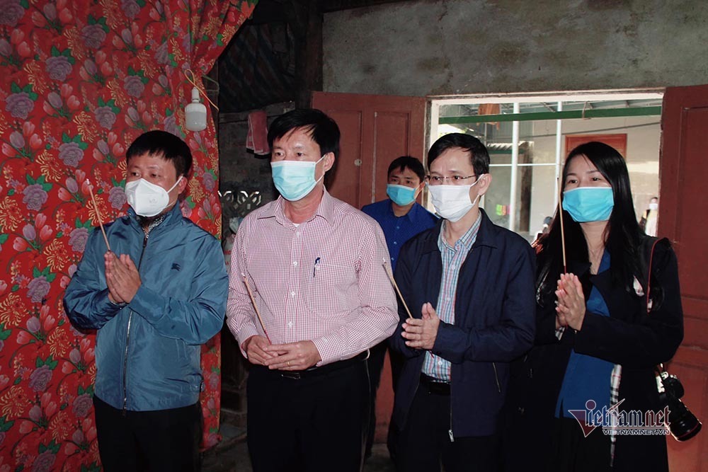 Trao hơn 140 triệu đồng tới hai cha con bị bỏng ở Hà Tĩnh