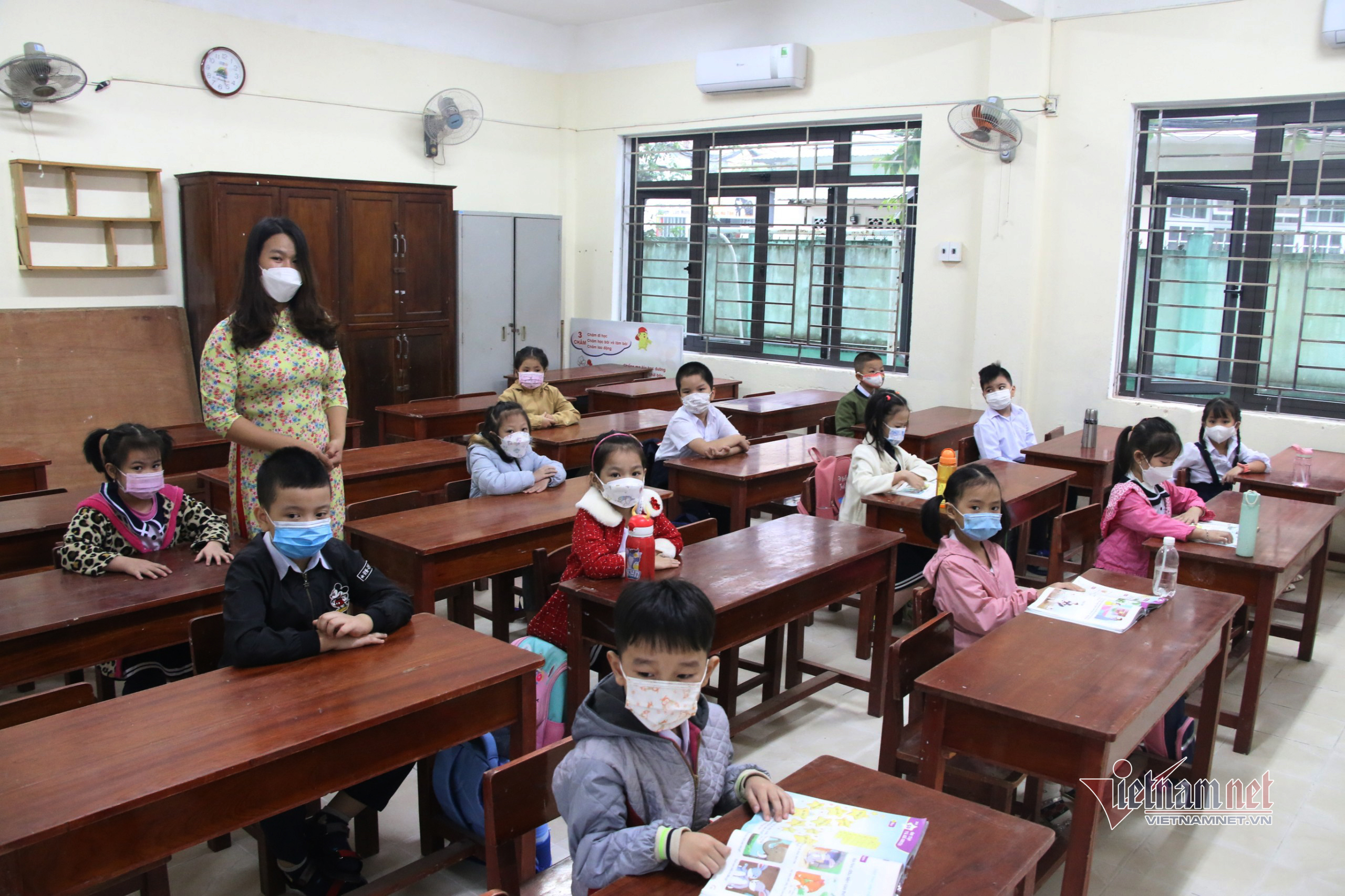 Ngày đầu học trực tiếp, nhiều phụ huynh lớp 1 ở Đà Nẵng chưa cho con đến lớp