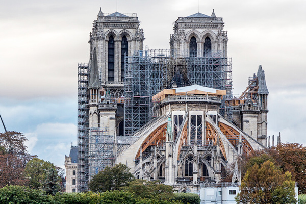 Người Pháp bức xúc vì nhà thờ Đức Bà được tu sửa như 'lâu đài Disney'
