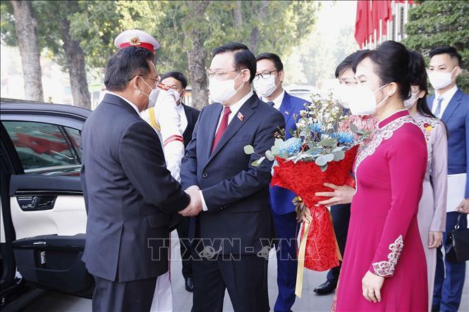 Chủ tịch Quốc hội Vương Đình Huệ đón và hội đàm với Chủ tịch Quốc hội Lào