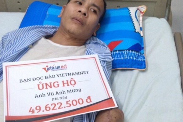 Trao hơn 49 triệu đồng đến anh Vũ Anh Mừng bị bỏng điện