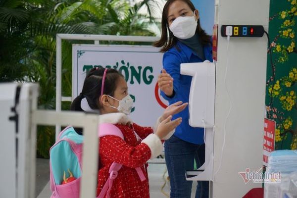 Ngày đầu học trực tiếp, nhiều phụ huynh lớp 1 ở Đà Nẵng chưa cho con đến lớp