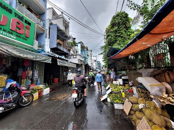 Tình trạng mua bán tự phát nghiêm trọng, nguy cơ mất an toàn phòng dịch