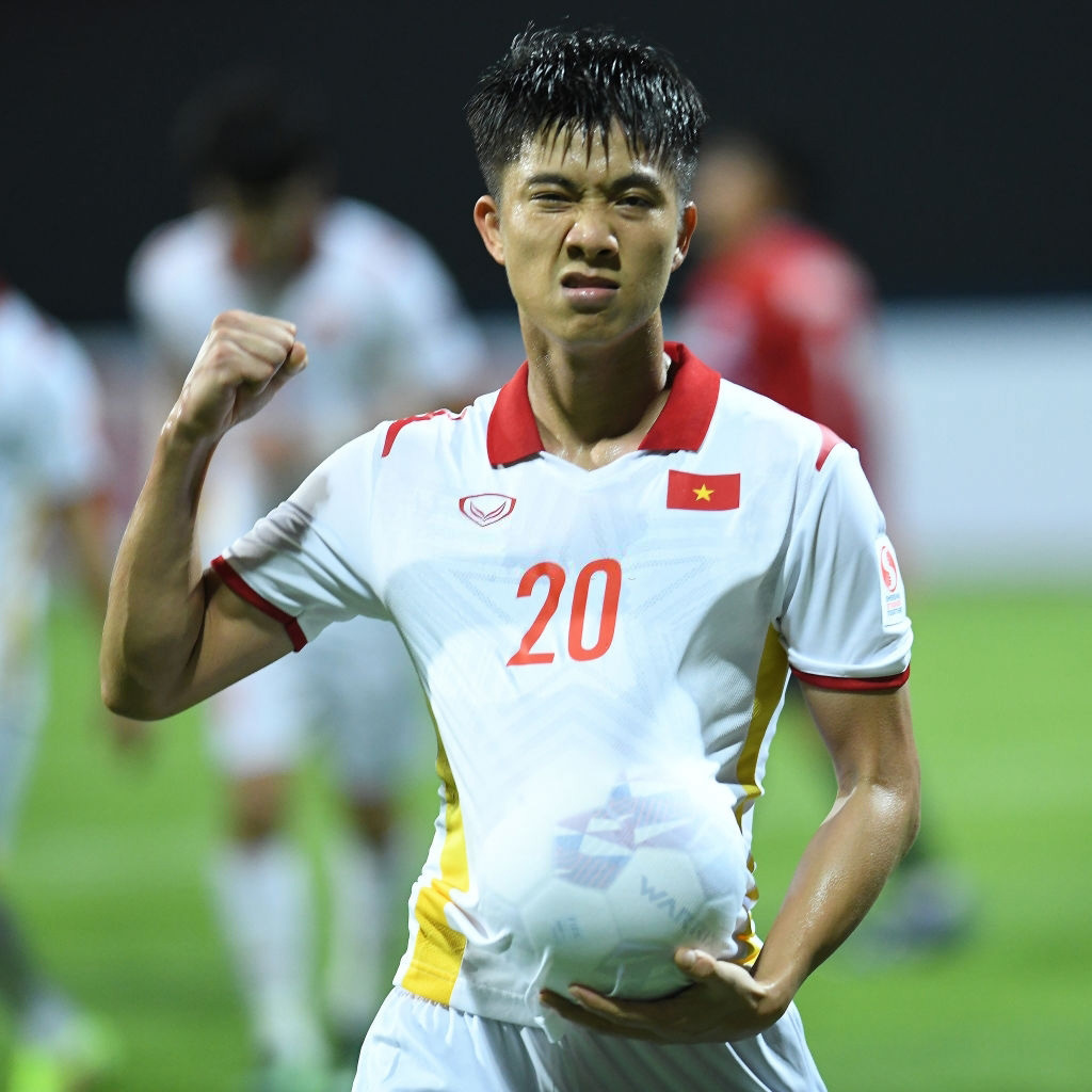 Phan Văn Đức nhận Cầu thủ hay nhất trận, tiết lộ ăn mừng 'bà bầu'