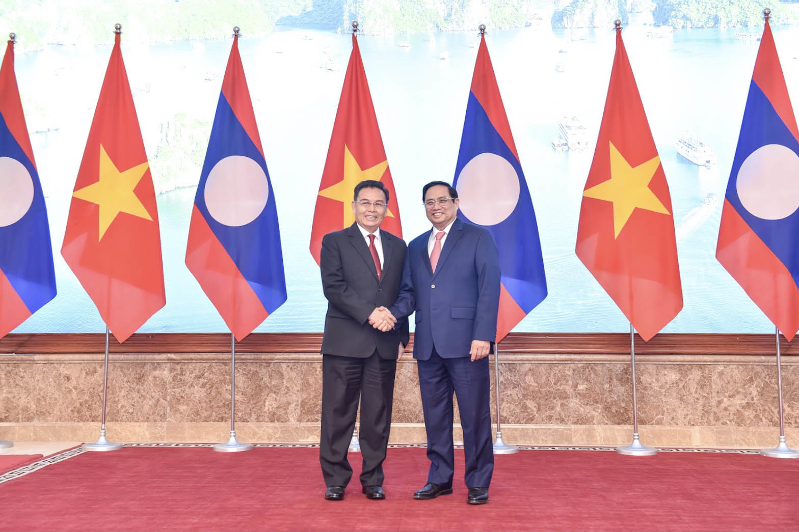 Thúc đẩy các dự án hạ tầng chiến lược kết nối Việt Nam - Lào