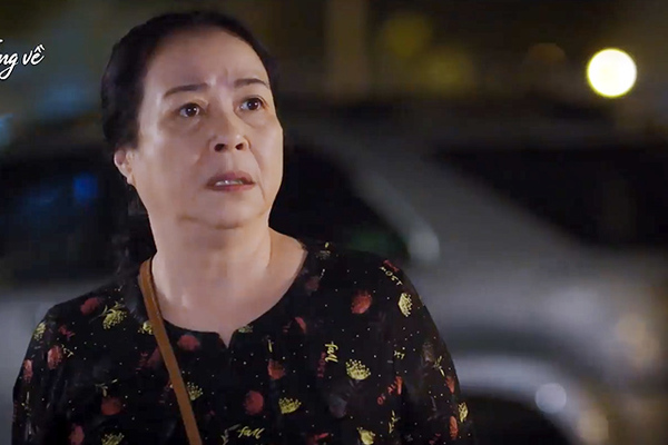 'Thương ngày nắng về' tập 11, Trang hỏi dò về mẹ ruột sắp về công ty làm tổng giám đốc