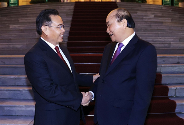 Vietnam's top leaders welcome Lao National Assembly President