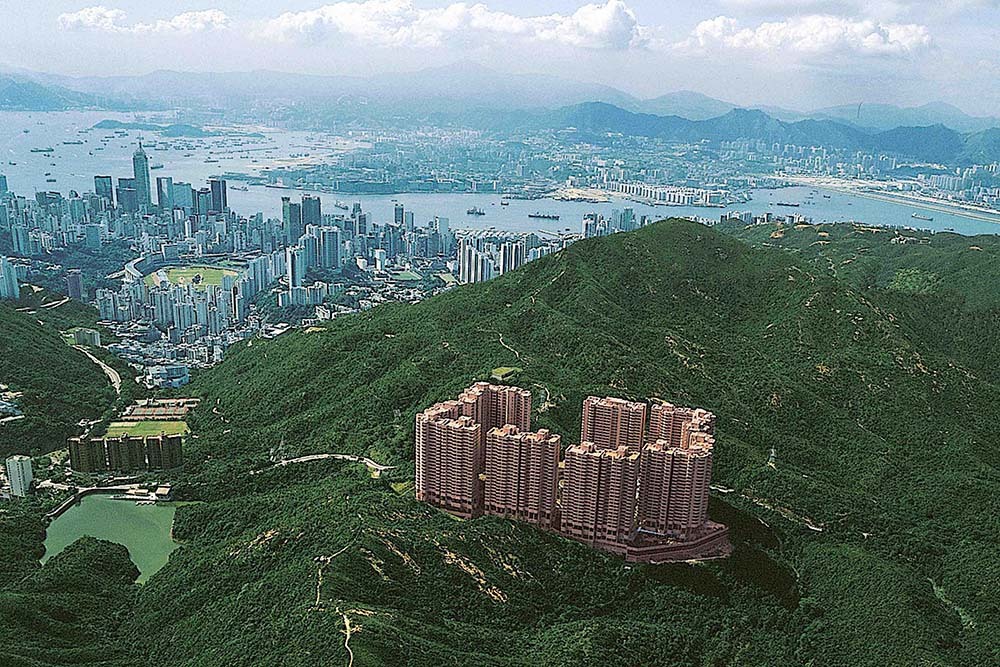 山上的公寓樓在香港造價千億