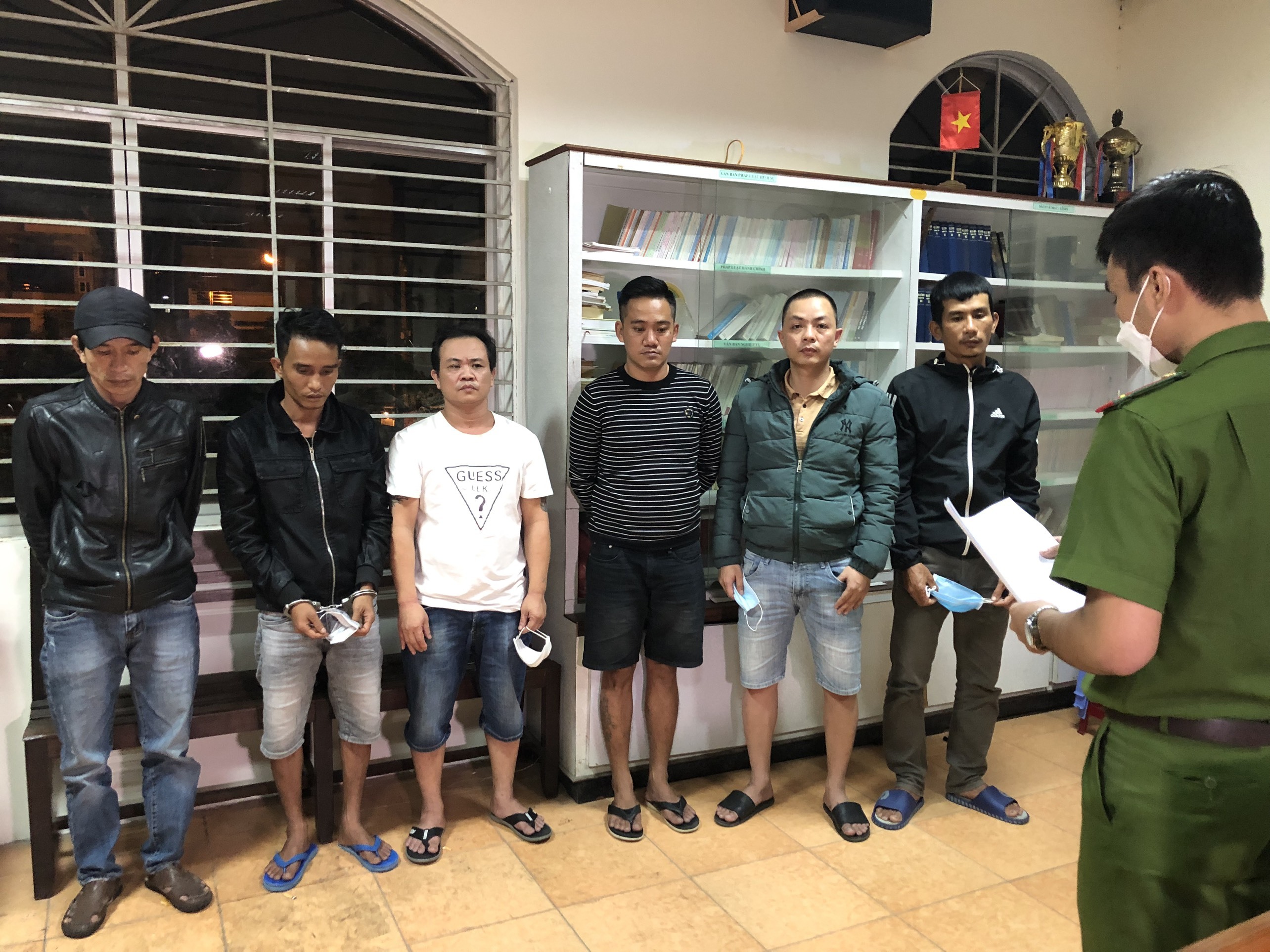 30 nam nữ thuê nguyên hội trường khách sạn ven biển Đà Nẵng để đánh bạc