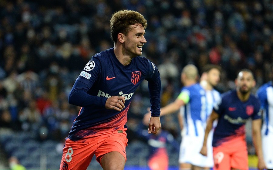 Griezmann lóe sáng, Atletico lách qua khe cửa hẹp đi tiếp