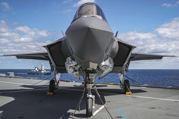 Anh trục vớt thành công xác tiêm kích F-35