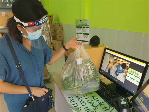 Retailers invest in tech as contactless payments become a trend