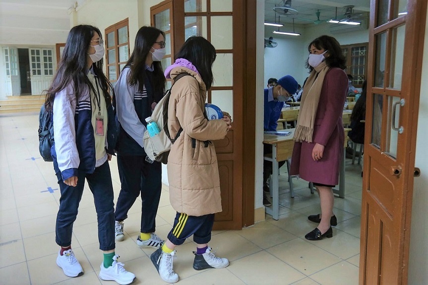 Trường Hà Nội hôm khai giảng có 33 học sinh đến lớp, ngày hôm sau chỉ có 9 học sinh.